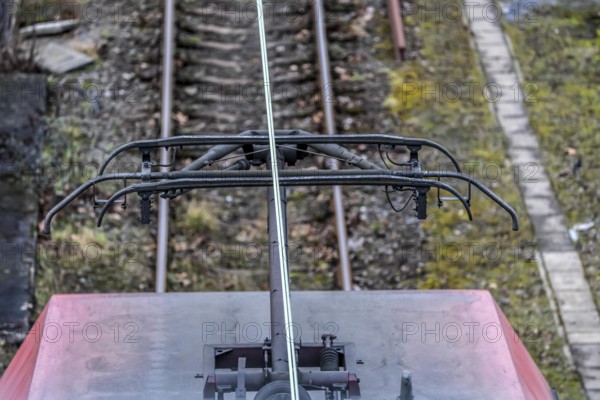 Power collector of a locomotive with electric drive, power cable, overhead line, traction power,