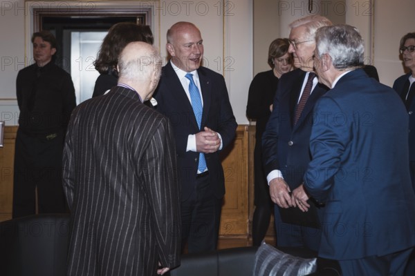 Daniel Barenboim, Kai Wegner, Frank-Walter Steinmeier and Joachim Gauck in front of a dinner in