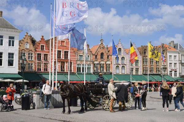 Horse-drawn carriage and guild houses, Grote Markt marketplace, Bruges, West Flanders, Flanders,