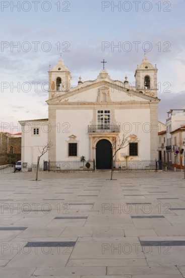 Church of Santa Maria ou da Misericordia at dusk, Praca Infante Dom Henrique, Lagos, Algarve,