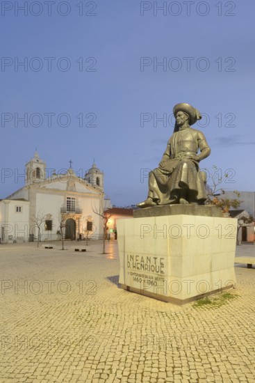 Church of Santa Maria ou da Misericordia and monument to Henry the Navigator at dusk, Praca Infante