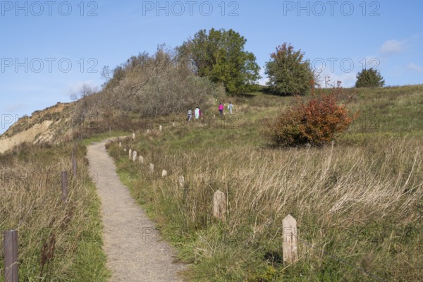 Hikers on the trail above the steep coast, Hochuferweg, autumn colors, Klein Zicker, Mönchgut,