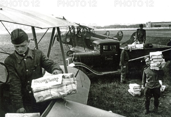 The latest issue of the newspaper 'Tägliche Rundschau, 'is delivered, June 1945, Berlin, Germany
