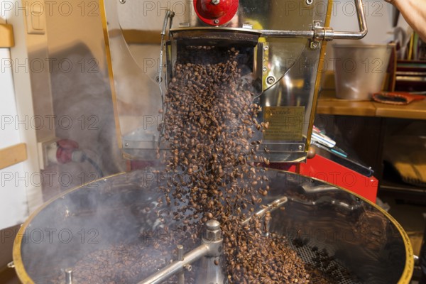 Coffee is roasted by hand in a small drum roasting machine with a lot of experience, where the