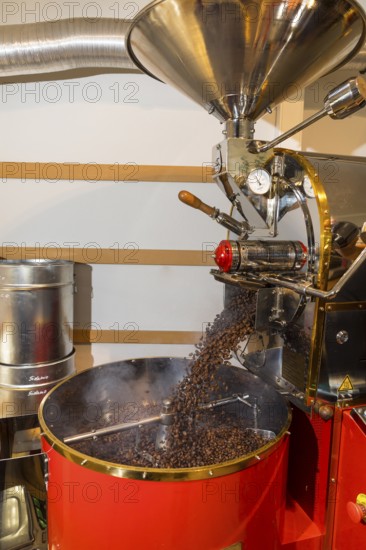 Coffee is roasted by hand in a small drum roasting machine with a lot of experience, where the