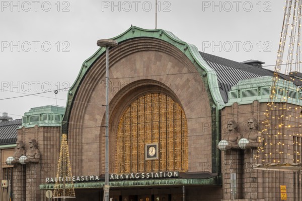 Torchbearers flank main entrance, statues of Emil Wikström, Central Station with Christmas