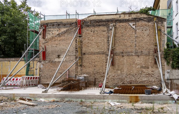 Scaffolding and components on a house in the old town of Sachsenhausen, Frankfurt am Main, Hesse,