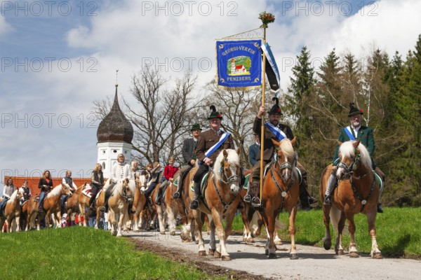Traditional Georgiritt an der Hubkapelle Penzberg, Georgiverein, horses, riders, Upper Bavaria,