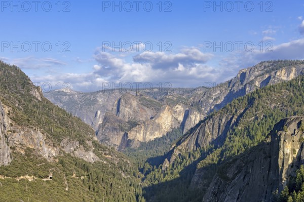Yosemite Valley in Yosemite National Park in the Sierra Nevada mountain range in California, USA,