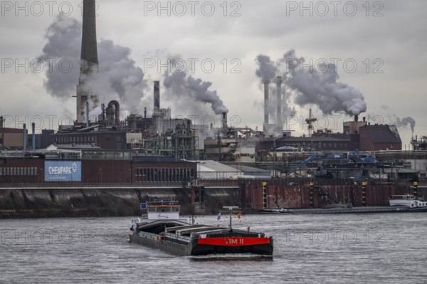 Chempark Krefeld-Uerdingen, around 40 companies are located in the chemical park on the Rhine,