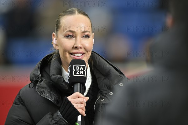 DAZN reporter presenter Sylvia Walker interviewed microphone micro logo portrait smiling PreZero