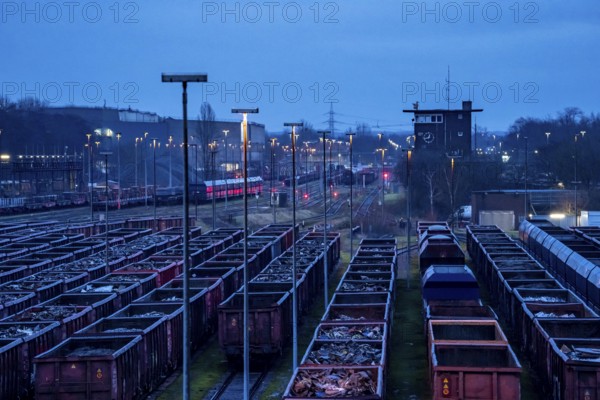 Hüttenwerke Krupp-Mannesmann, HKM in Duisburg, marshalling yard tracks, freight wagon with scrap