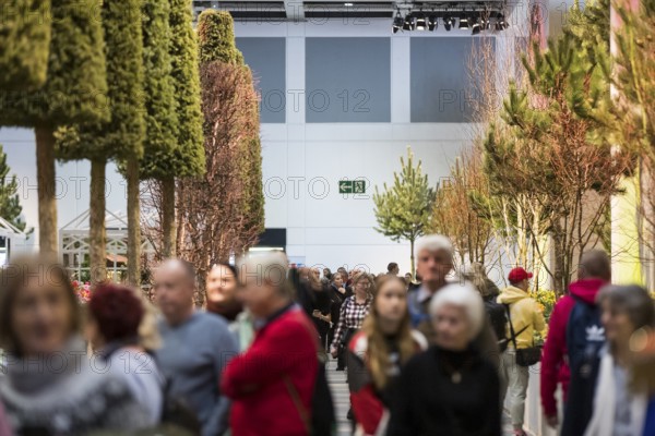 Visitors walk through the flower hall at the Green Week on the exhibition grounds in Berlin on 16