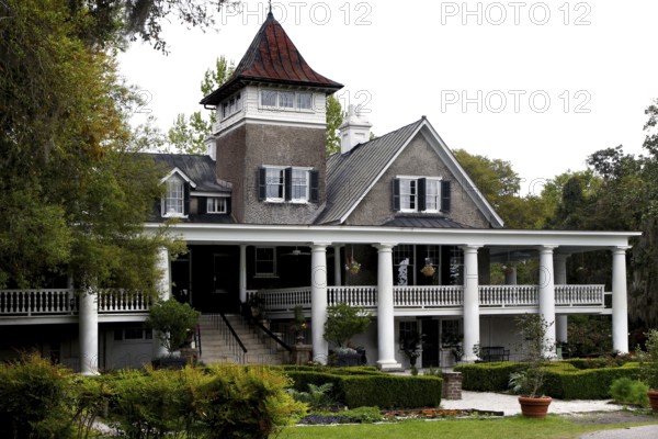 Magnolia Plantation mansion with wide verandas and characteristic façade, Charleston, South