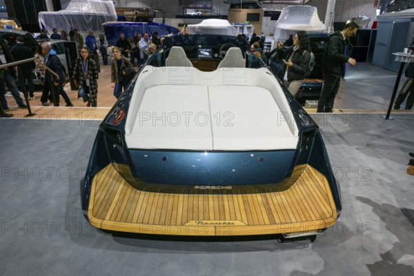 Press photo View of the rear end of luxurious sports boat Frauscher x Porsche 790 Spectre at Messe