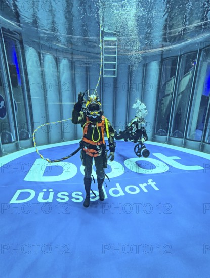 Press photo Helmet diver with modern equipment in the background Recreational diver with small