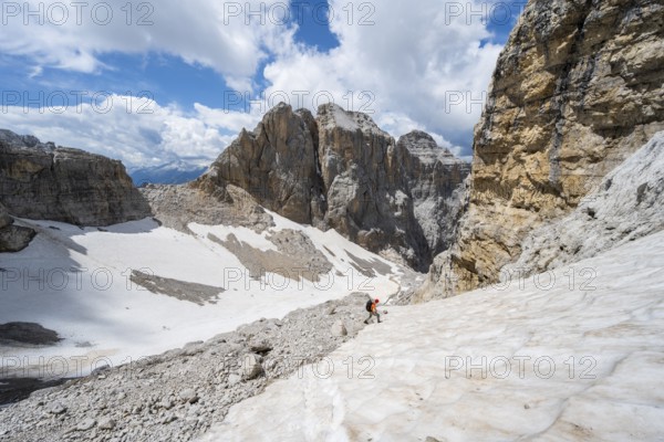 Mountaineers below Bocca d'Ambiez, Via Ferrata dell'Ideale via Ferrata dell'Ideale, spectacular