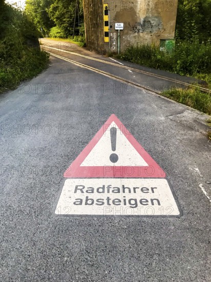 Arnsberg, North Rhine-Westphalia, Germany, road sign warning cyclists to descend, quiet road bend