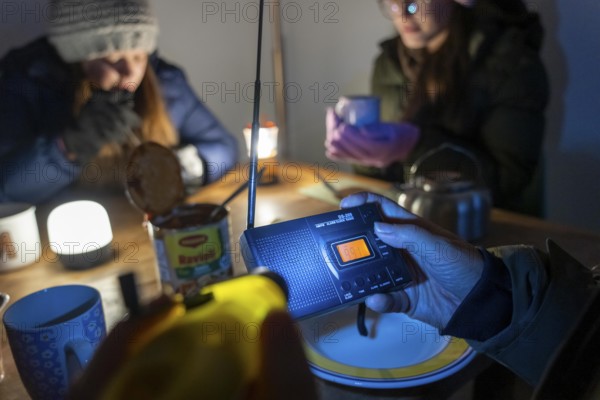 Symbolic blackout, extensive, prolonged power failure, in private surroundings, without