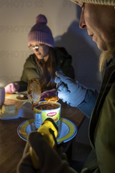 Symbolic blackout, extensive, prolonged power failure, in private surroundings, without