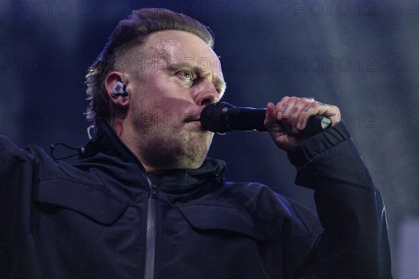 Singer Samuel David Carter from Architects live at Swiss Life Hall, Hanover, 13.01.2026