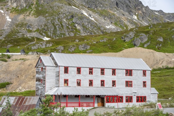 Workers accommodation, former Gold Mine Independence Mine building in mountainous landscape,