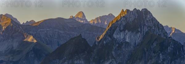Mountain panorama at sunrise from Nebelhorn, 2224 m, to Höfats 2259 m, behind it the Große