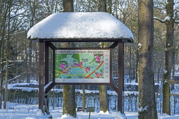 Snowy information board, winter, snow, Sieversen, Samtgemeinde Rosengarten, Lower Saxony, Germany