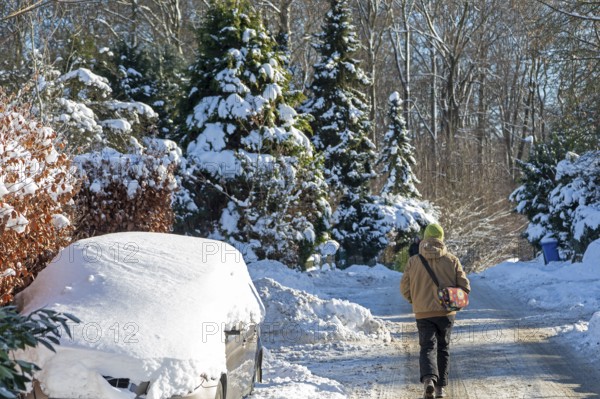 Snowy car, snowy trees, walker, winter, snow, Sieversen, Samtgemeinde Rosengarten, Lower Saxony,
