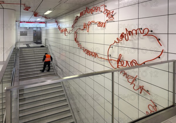 Artwork titled Spur X by Enne Hähnle, Kirchplatz metro Station, Wehrhahn Line, Düsseldorf, North
