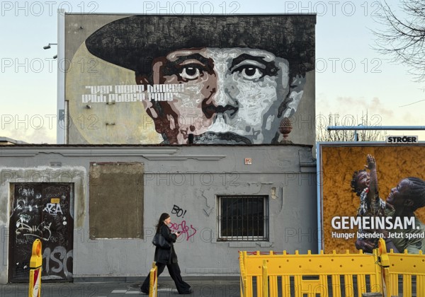 Wall painting of orticanoodles with the portrait of Joseph Beuys and his bon mot Wer nicht denken