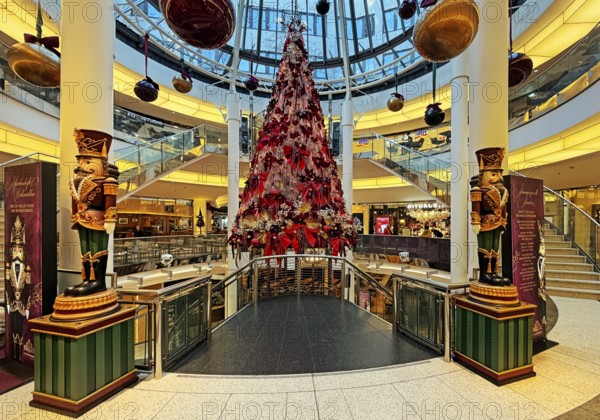 Schadow arcades, elegant shopping center with Christmas decorations and a large Christmas tree