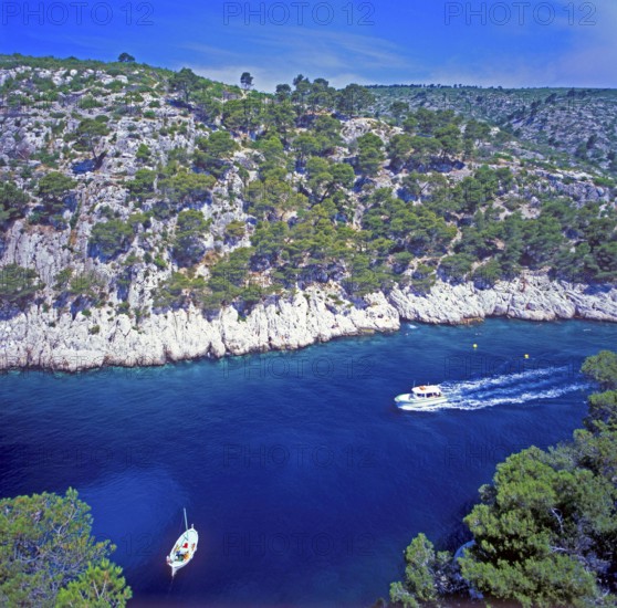 Boats, Port-Pin bay, Massif des Calanques, Bouches-du-Rhône department, southern France, June 1999,