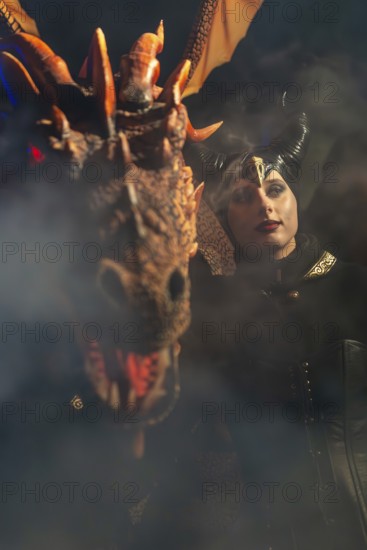 Teufelin, woman with horns with dragon, fog, murmurs, winter, Waldburg Castle, Allgäu,