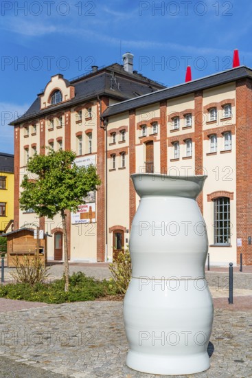 Sculpture in the form of a vase, art installation One Million by artist Uli Aigner, Purple Path art