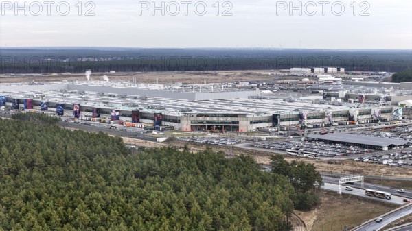 Tesla Gigafactory, Grünheide, 19.12.2025, Grünheide, Brandenburg, Germany