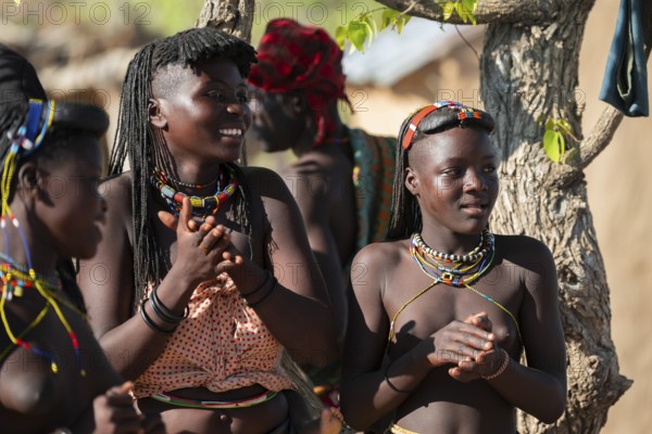 Traditional dance, brightly decorated woman of the Hakaona tribe, also Havakona or Hakawona, near