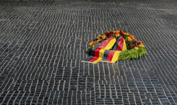 Wreath laying, Neue Wache, Central Memorial of the Federal Republic of Germany for the Victims of