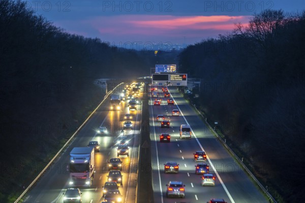 Evening traffic on the A52 motorway, between Düsseldorf and Essen, in front of the Breitscheid