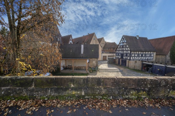 Historic city wall built in the 14th century, old town houses behind, Lauf an der Pegnitz, Middle