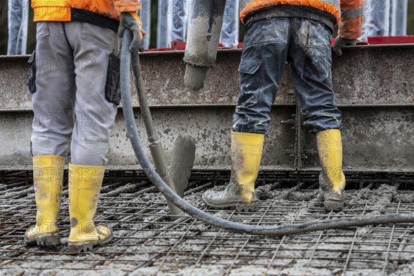 Concreting, concreting the foundation of a wind turbine, concrete pump hose, compressor, more than