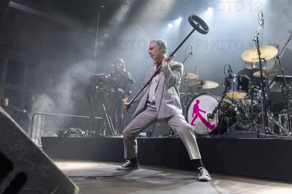 BAXTER DURY (son of Ian Dury), musician, singer, indie/pop, GB, ALLBARONE TOUR, live on 01.12.2025