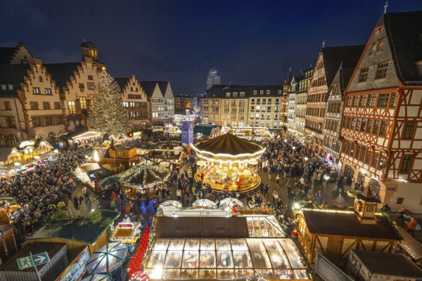 With the lighting on the Mrs. Holle Christmas tree, a 30-meter high Nordmann fir tree, the