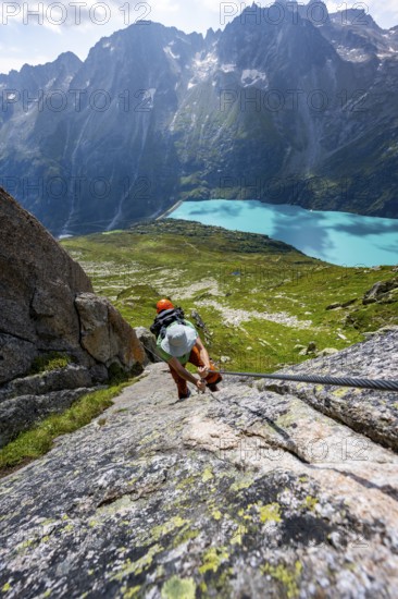Mountaineer climbs on the secured Schijen-Zwärg via ferrata, climb to Bergseehütte, Göscheneralp in