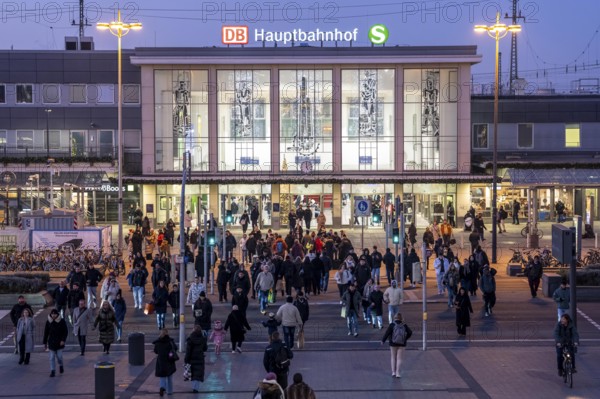 Dortmund Central Station, Station Building, Station Foreground, Pedestrian Crossing at Königswall