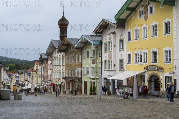 Gabelhäuser mit Lüftlmalerei in der Marktstraße, pedestrian zone, Altstadt, Bad Tölz, Upper