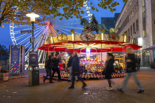 Full city center, shopping street, Kettwiger Straße pedestrian zone in Essen, first takeaways and