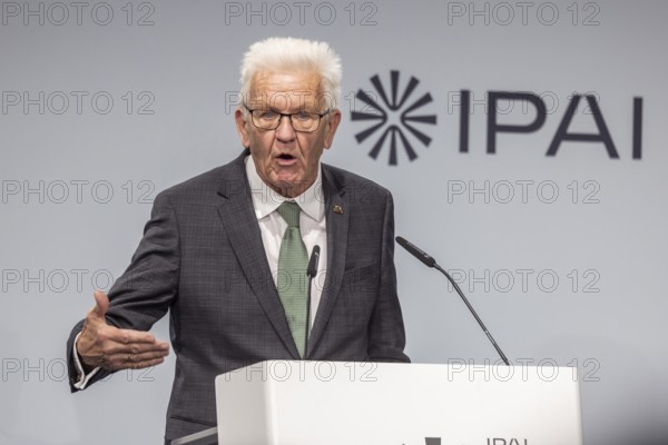 Winfried Kretschmann (Greens), Minister-President of Baden-Württemberg. portrait at the lectern
