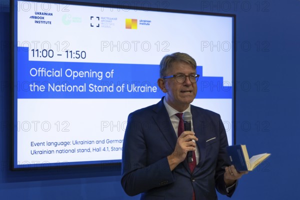 Minister of State for Culture Wolfram Weimer (non-party) and the Ukrainian Ambassador to Germany,
