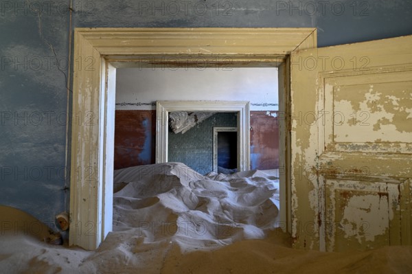 Sand mountains in a former dwelling house, interior photograph, Kolmanskop, restricted diamond